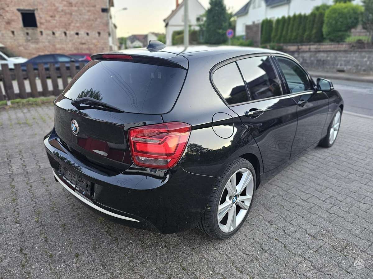 BMW 120, hatchback