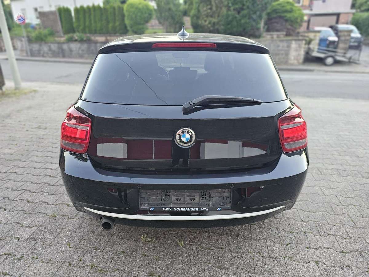 BMW 120, hatchback