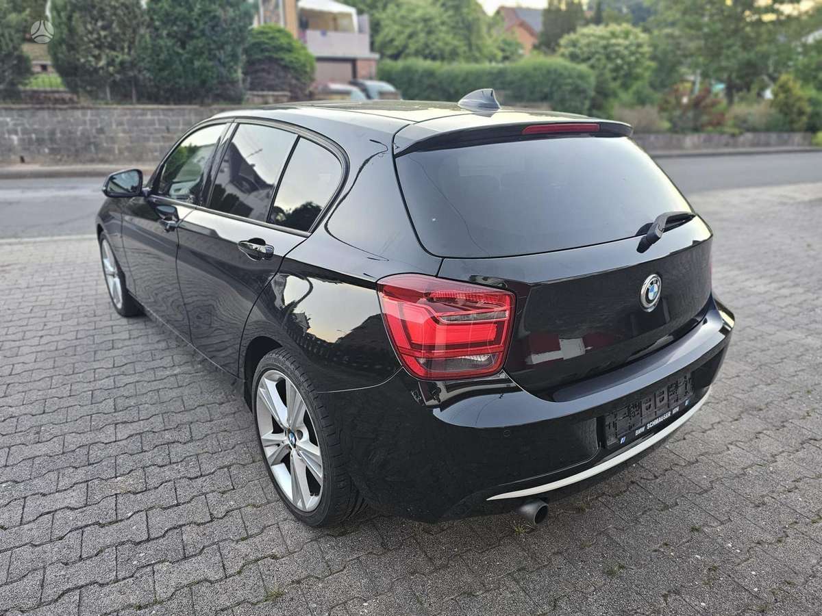 BMW 120, hatchback