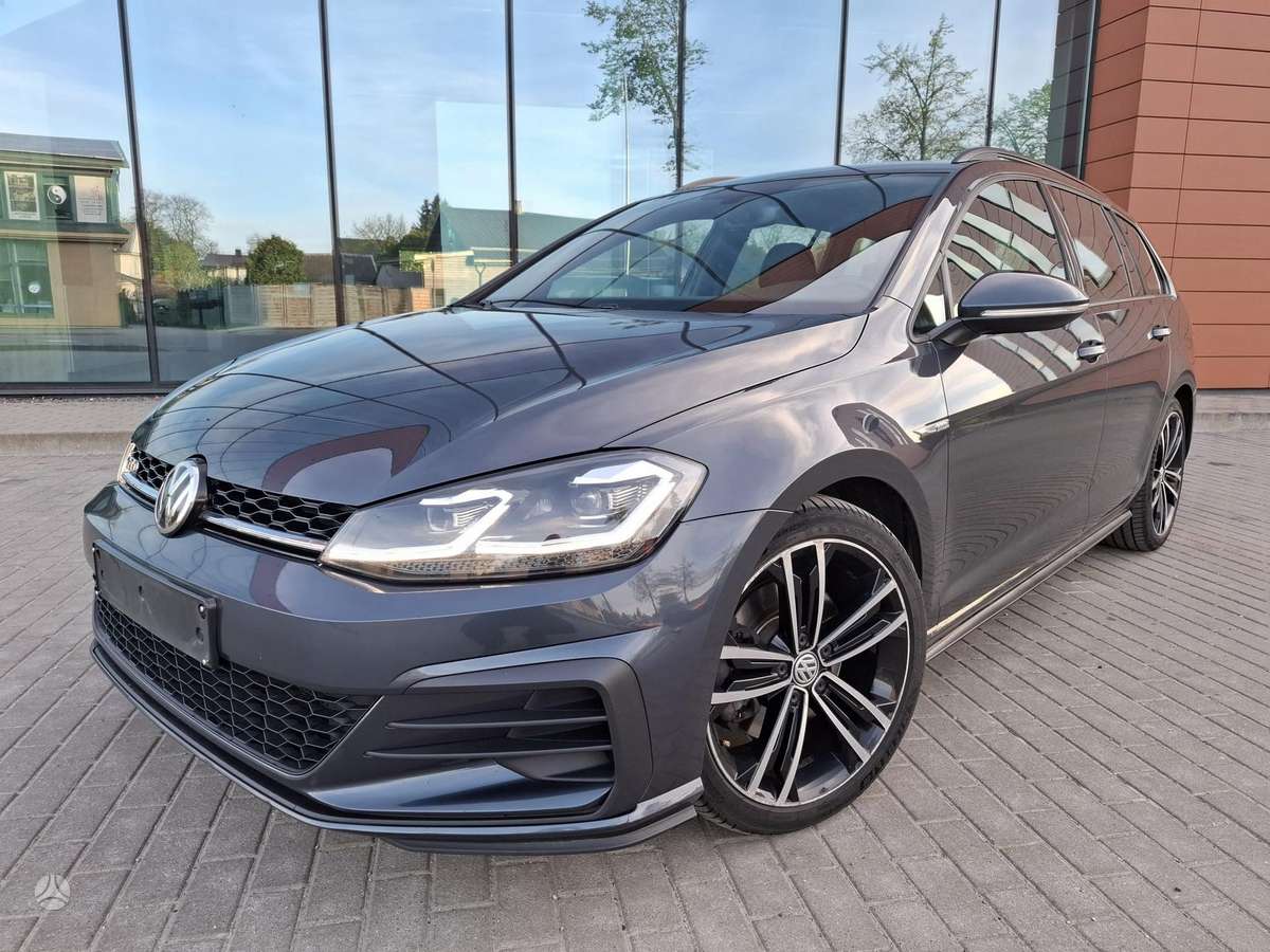 Volkswagen Golf - 1