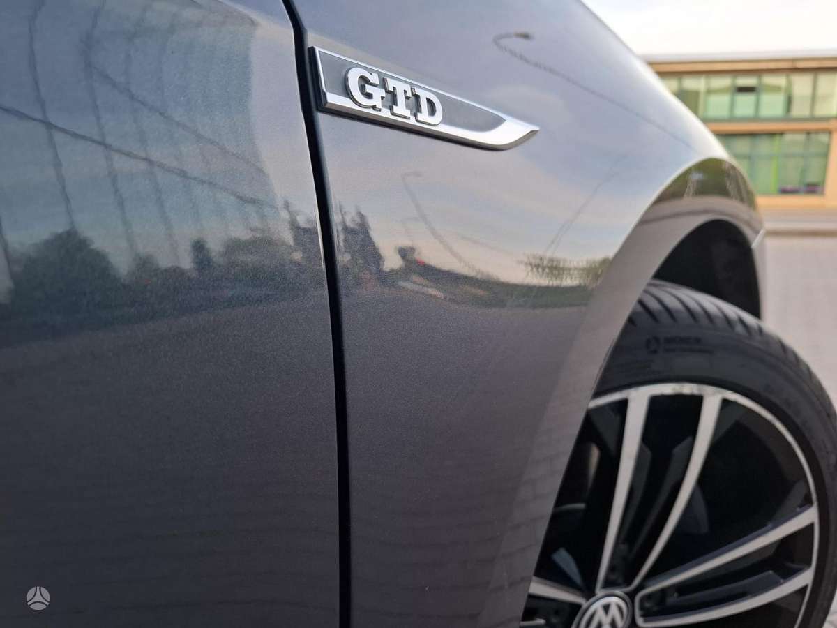 Volkswagen Golf - 6