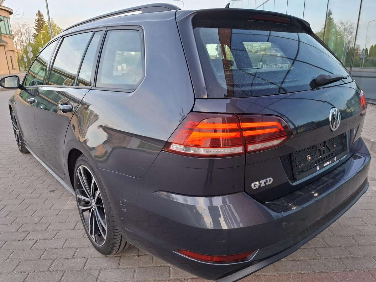 Volkswagen Golf - 8