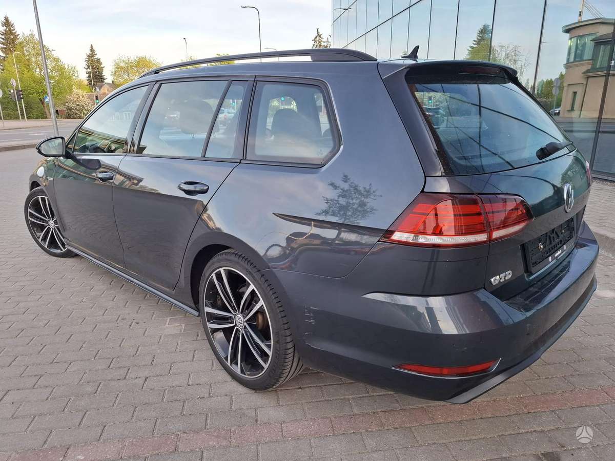 Volkswagen Golf - 9