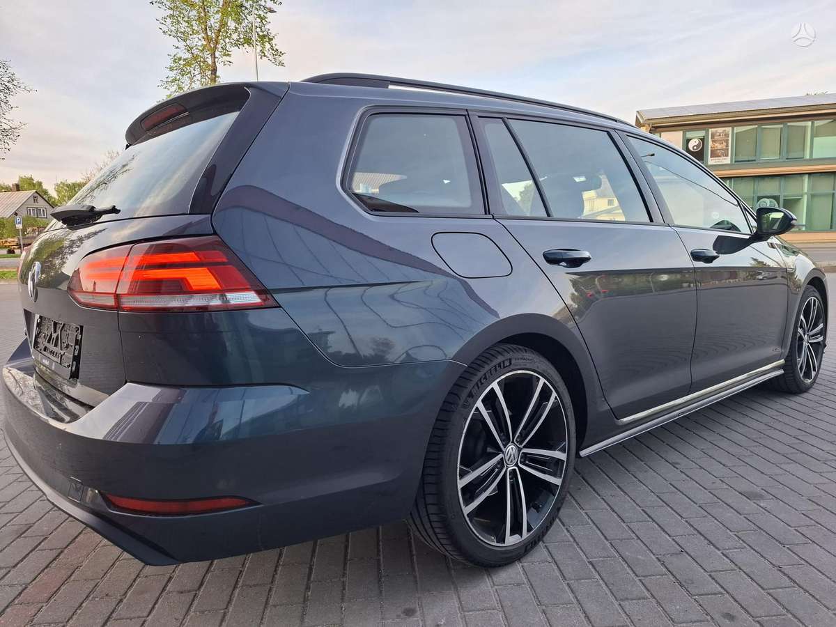 Volkswagen Golf - 10