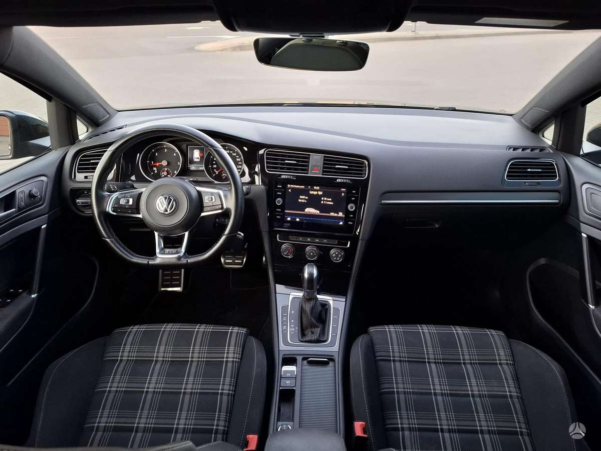 Volkswagen Golf - 11