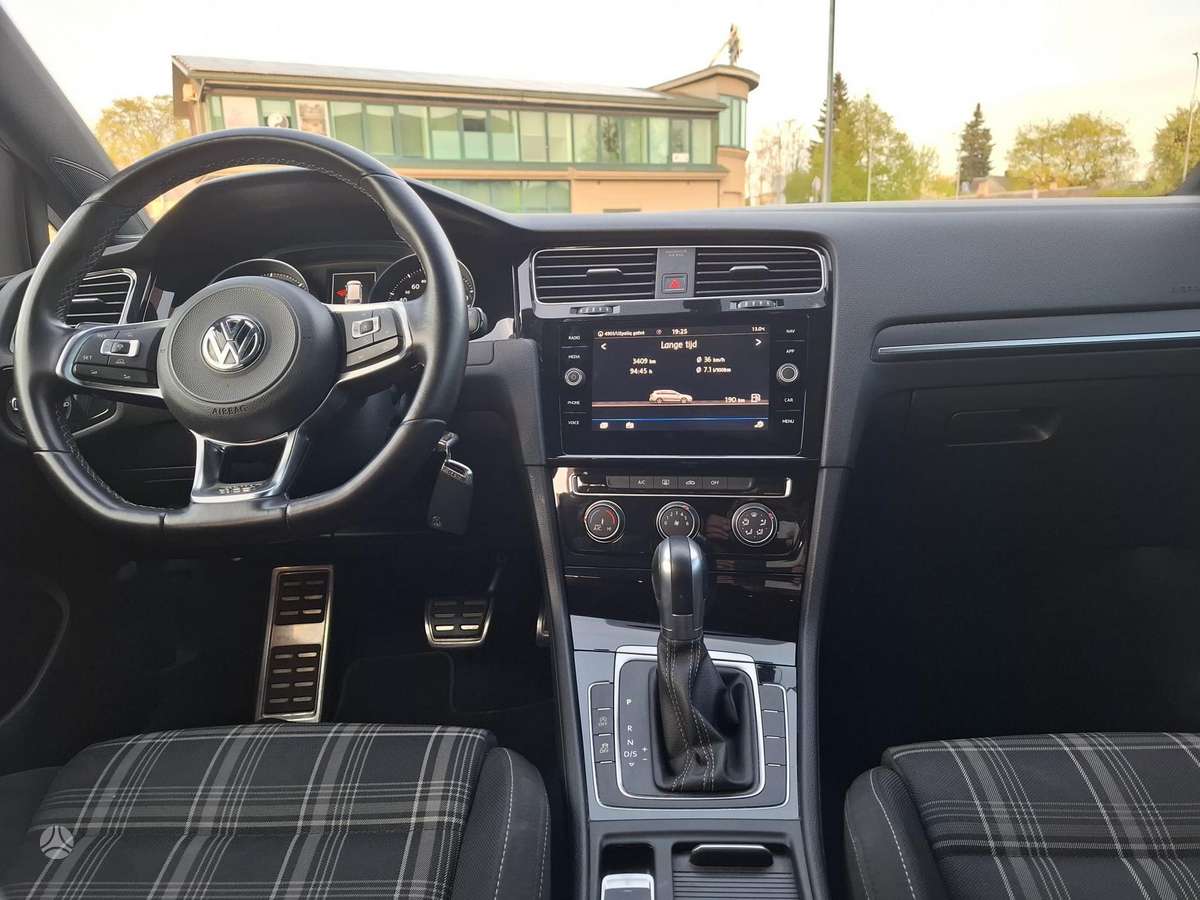 Volkswagen Golf - 12