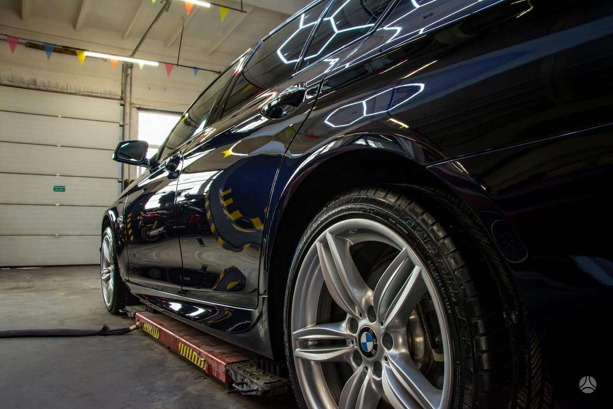BMW 550, 4.4 l., Седан