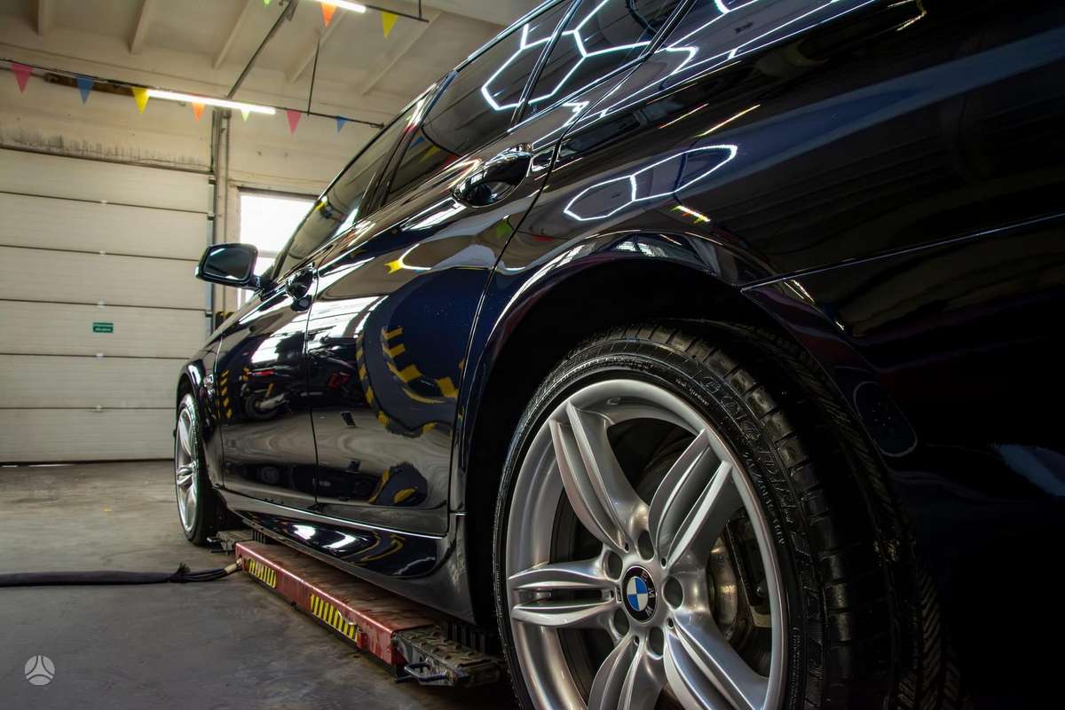 BMW 550, 4.4 l., Седан