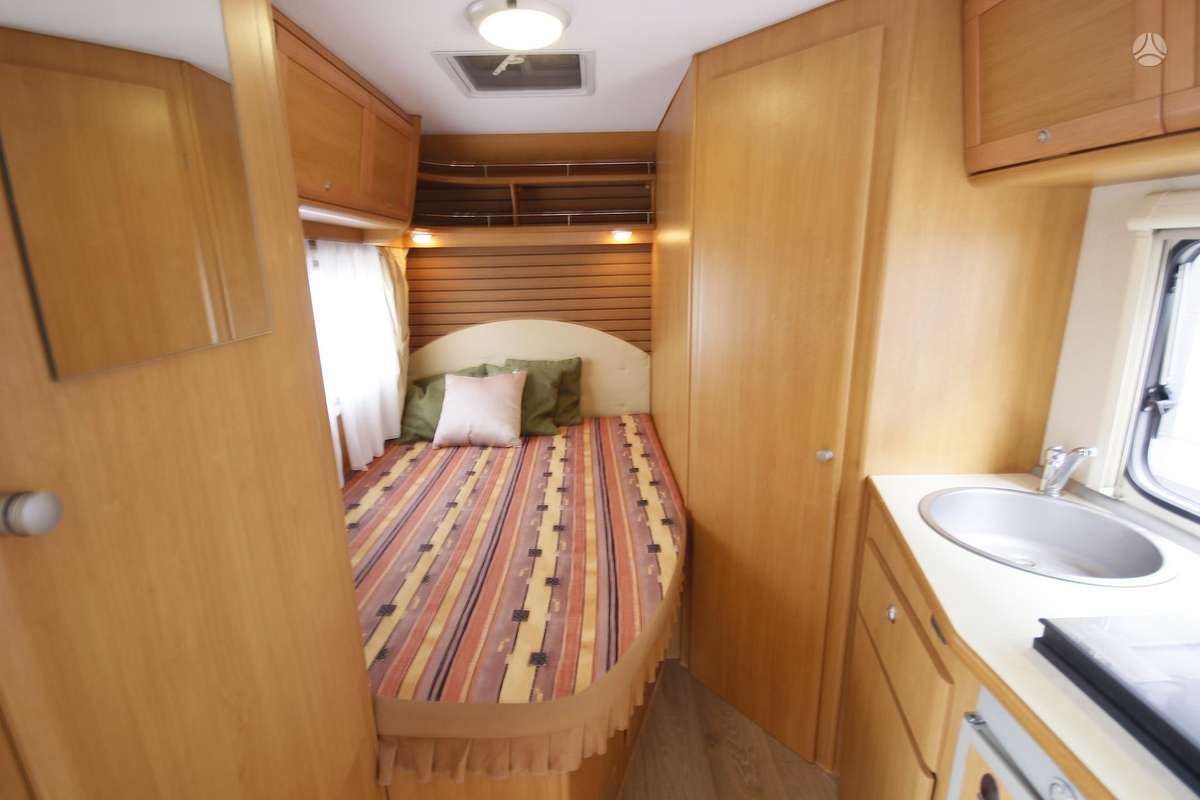 CI International Elliot 55 P, campers