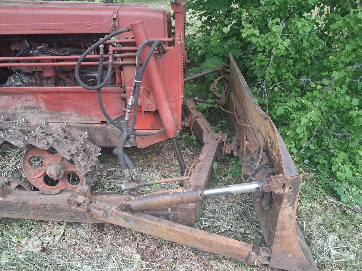 DT 75, tractors