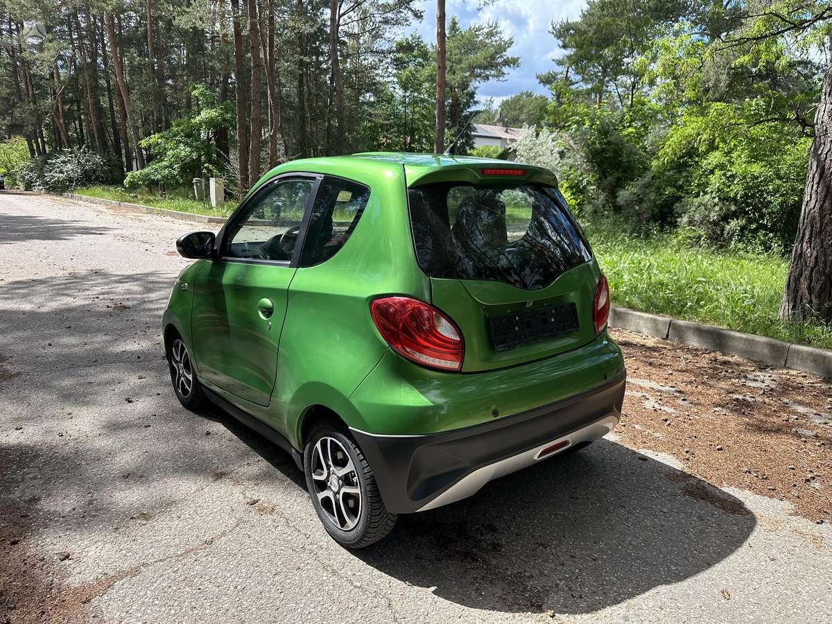 Zhidou KWB, hatchback