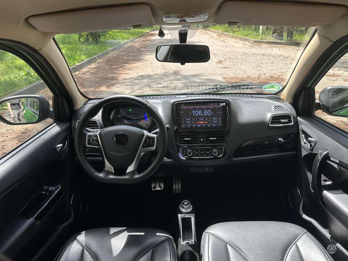 Zhidou KWB, hatchback