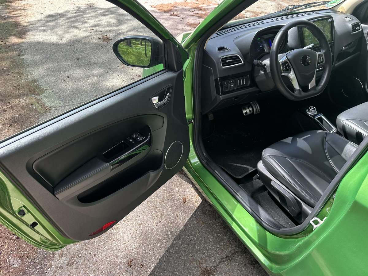 Zhidou KWB, hatchback