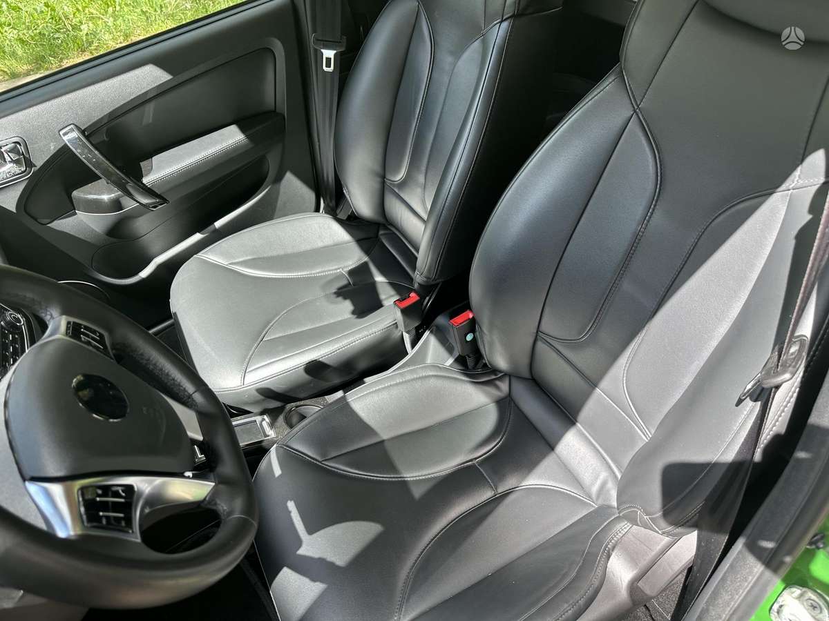 Zhidou KWB, hatchback