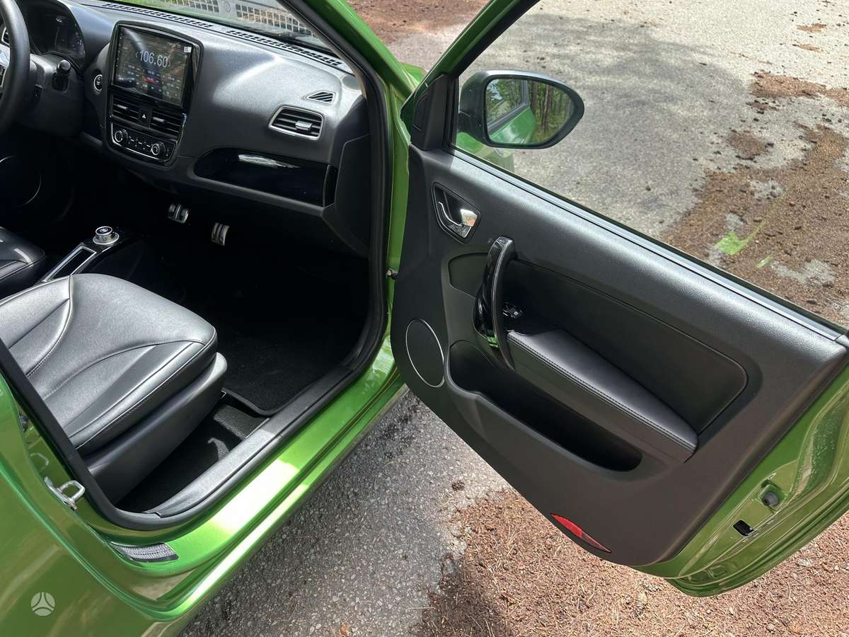 Zhidou KWB, hatchback