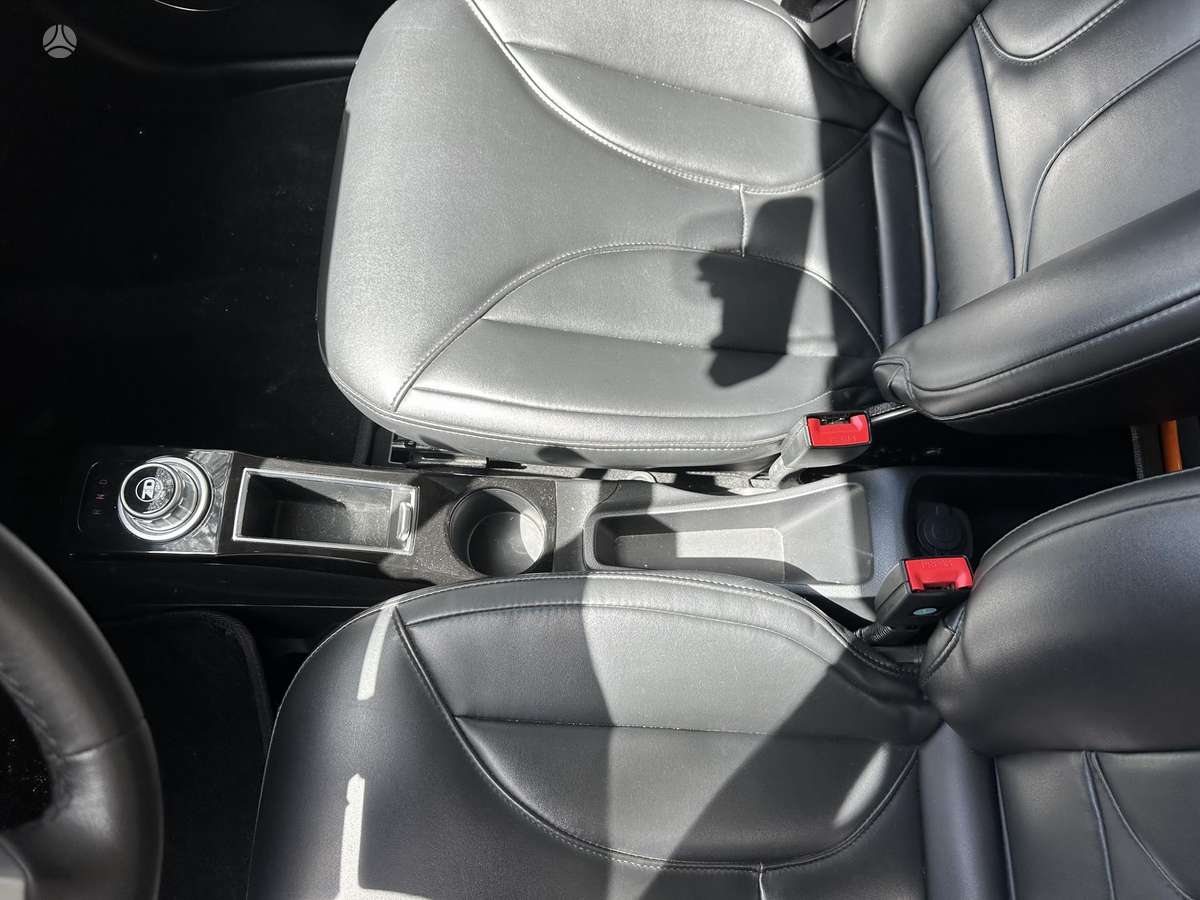 Zhidou KWB, hatchback