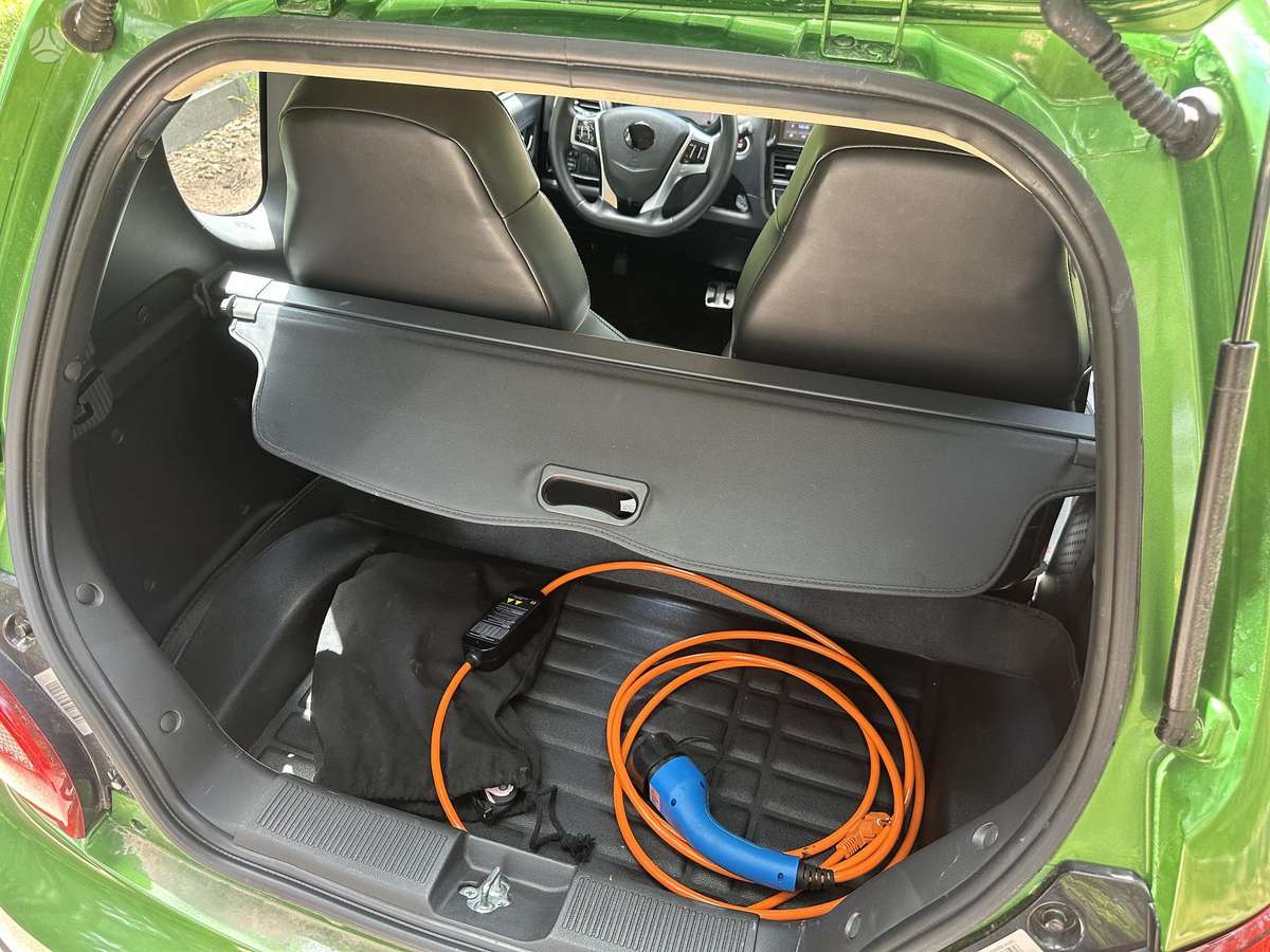 Zhidou KWB, hatchback