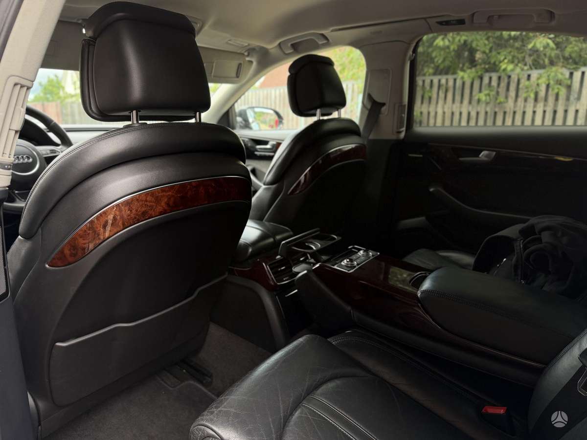 Audi A8, 4.1 l., Седан