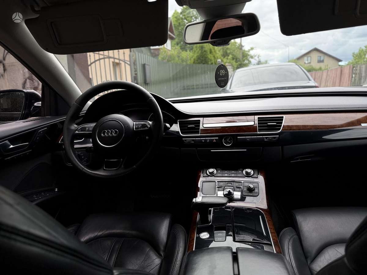 Audi A8, 4.1 l., Седан