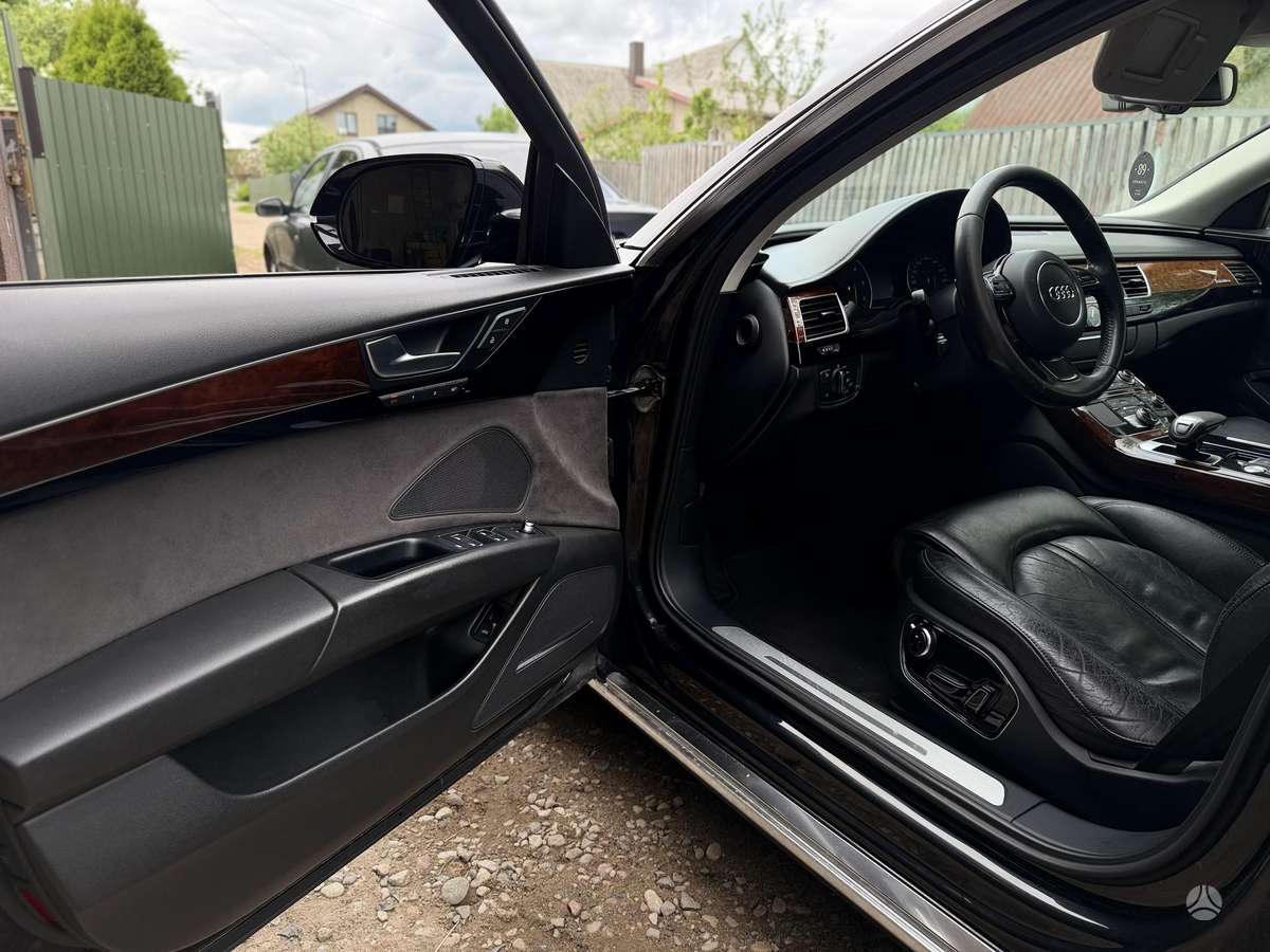 Audi A8, 4.1 l., Седан