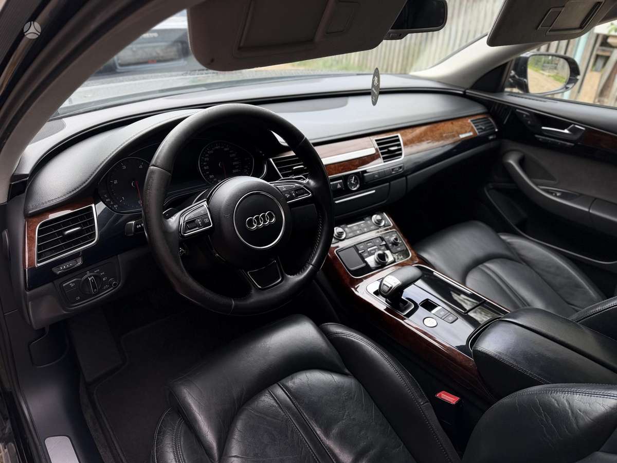 Audi A8, 4.1 l., Седан