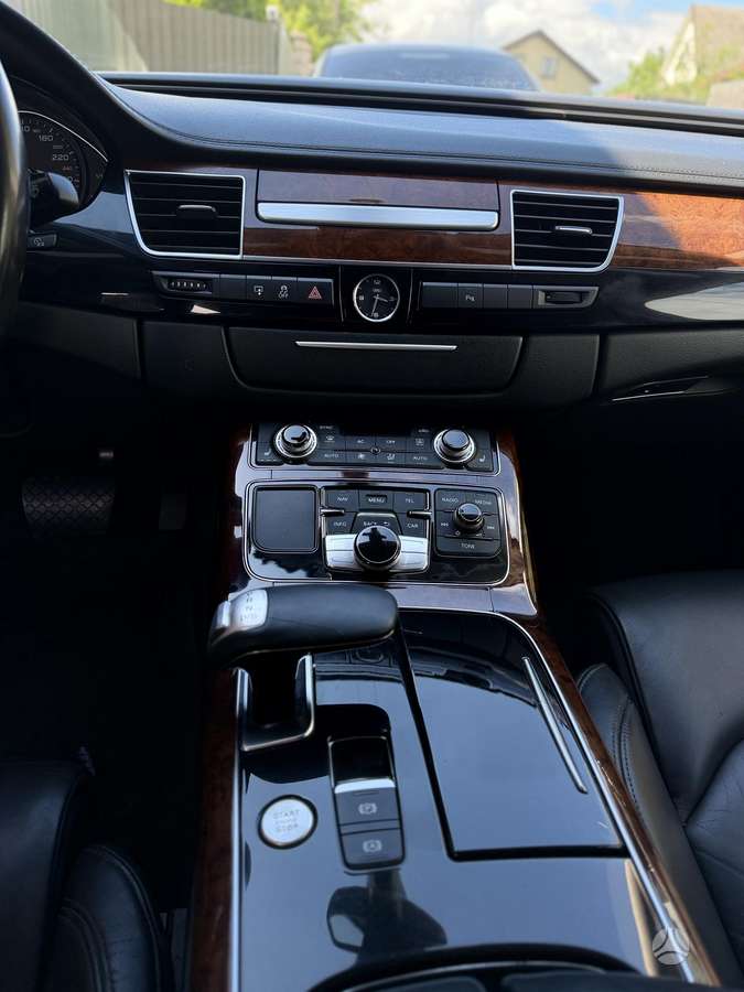 Audi A8, 4.1 l., Седан