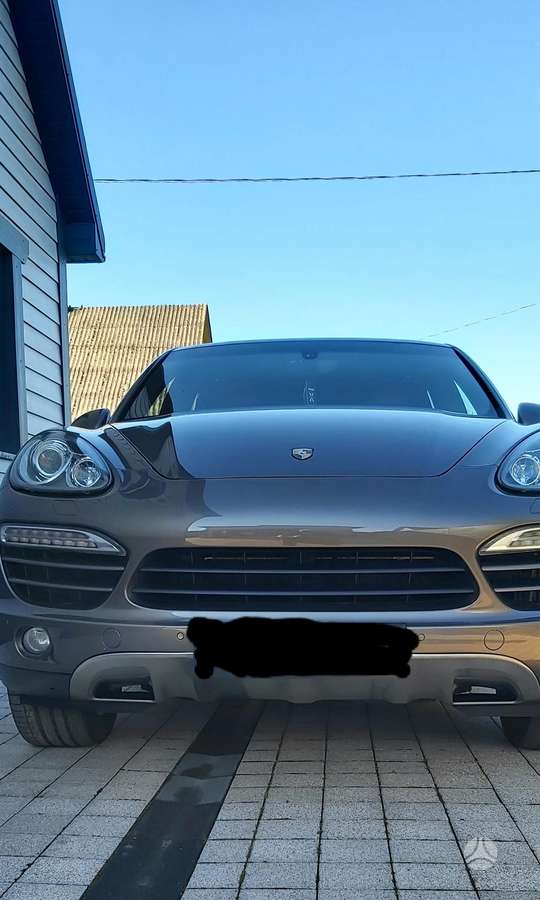 Porsche Cayenne - 1