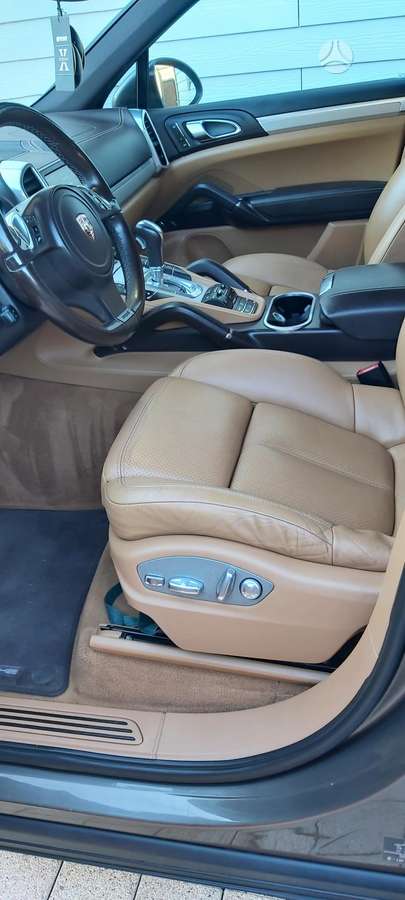Porsche Cayenne - 11