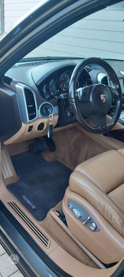 Porsche Cayenne - 12