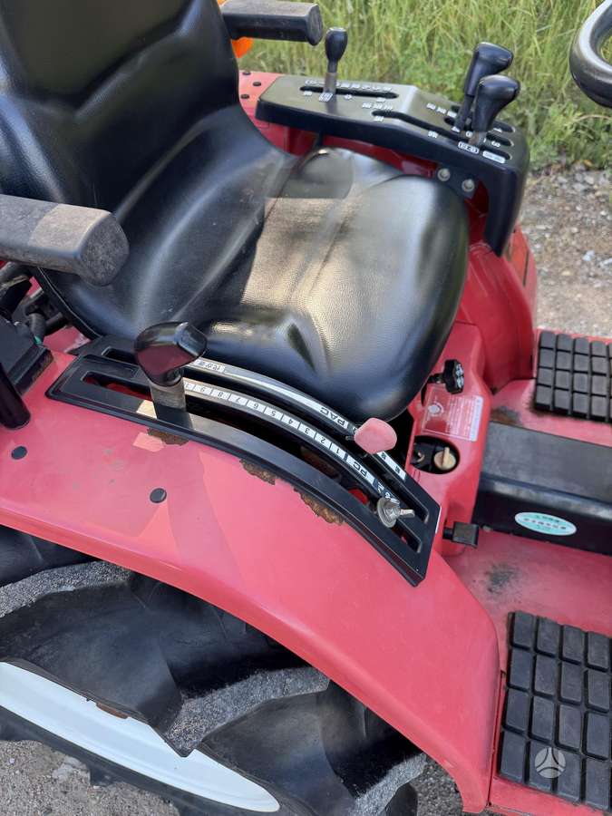 Mitsubishi Mt155, traktoriai