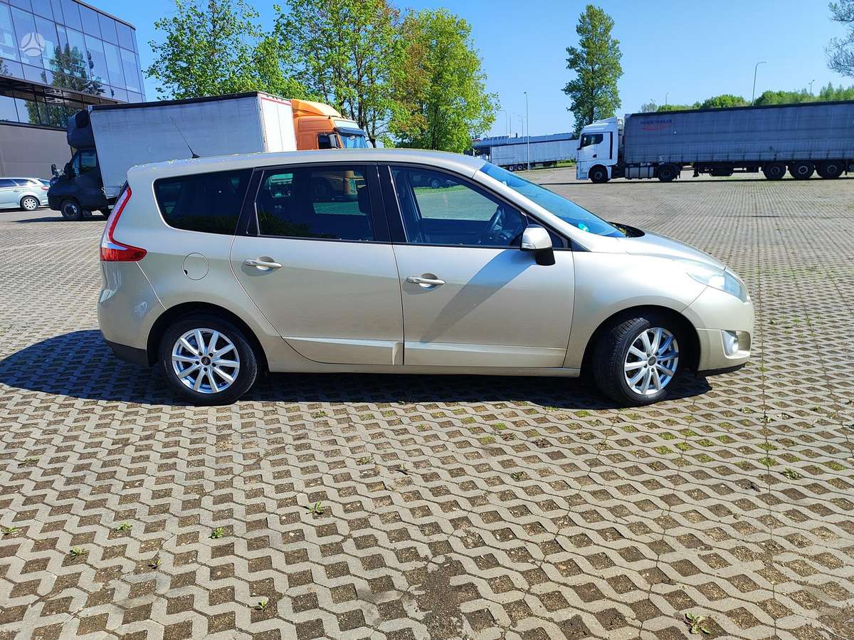 Renault Grand Scenic - 1
