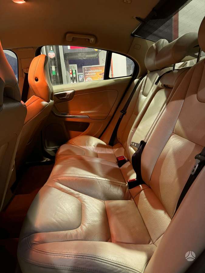 Volvo S60, 2.0 l., Седан