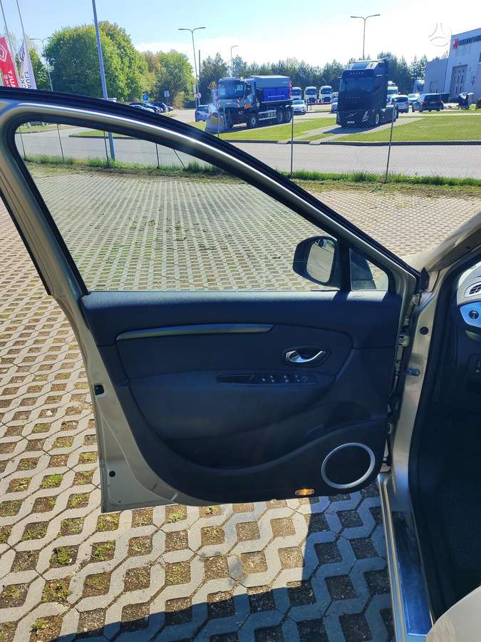 Renault Grand Scenic - 12