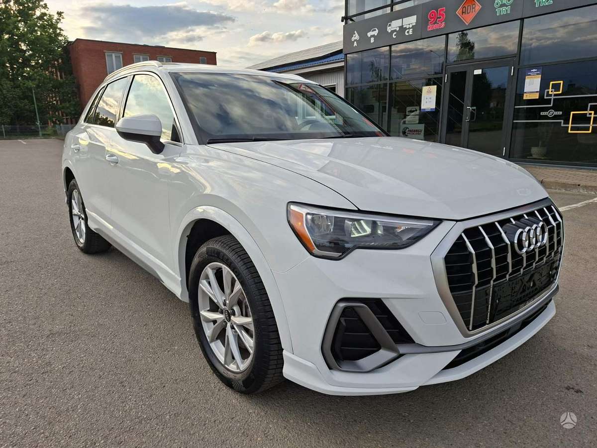 Audi Q3, 2.0 l., Хэтчбек