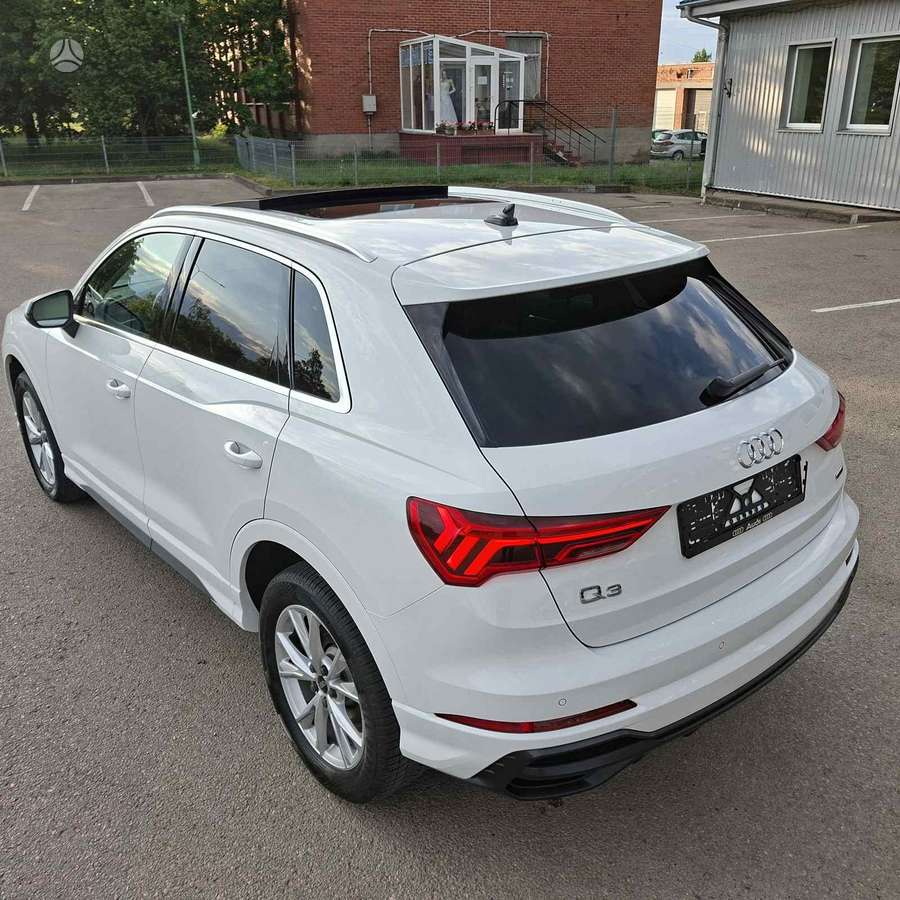 Audi Q3, 2.0 l., Хэтчбек