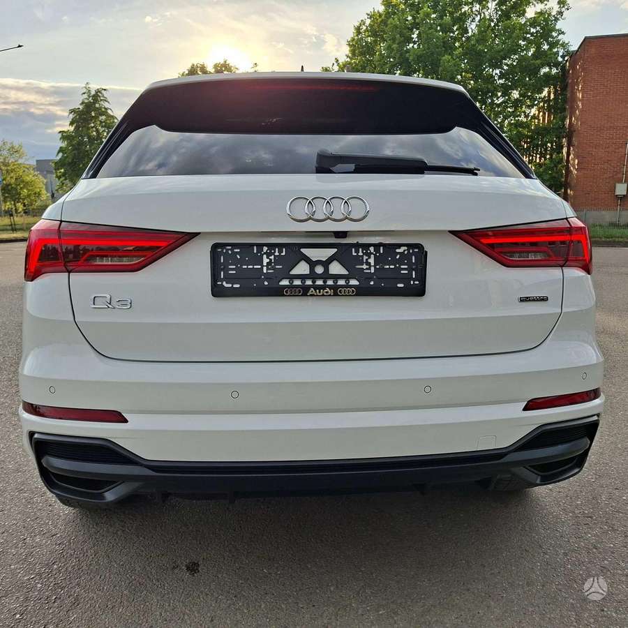 Audi Q3, 2.0 l., Хэтчбек