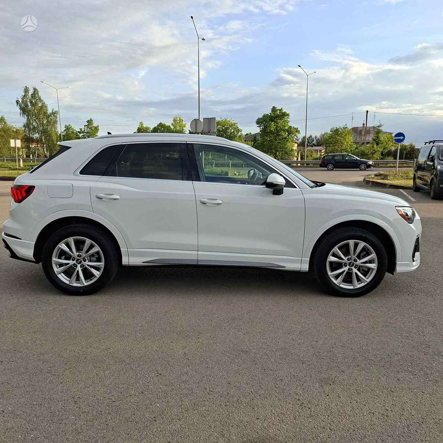 Audi Q3, 2.0 l., Хэтчбек
