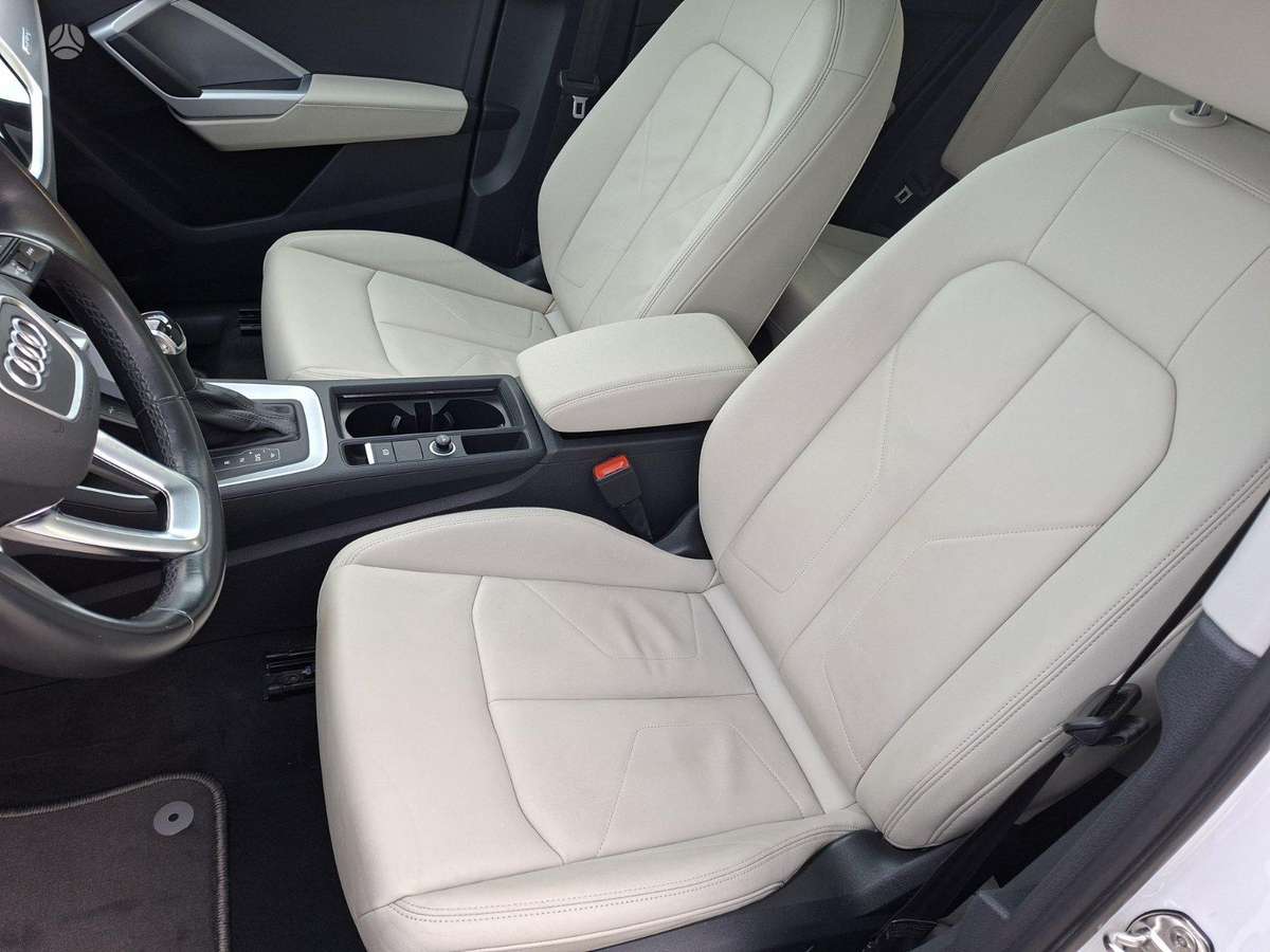 Audi Q3, 2.0 l., hatchback