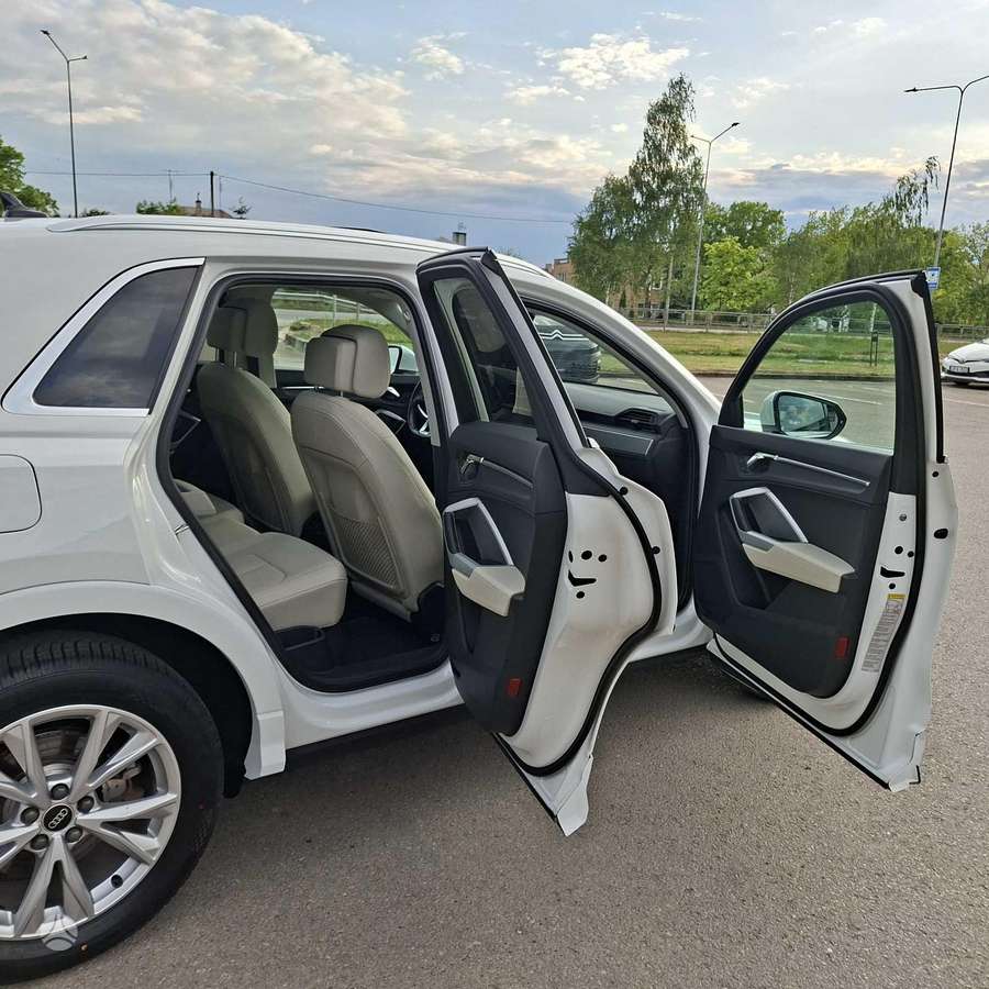Audi Q3, 2.0 l., Хэтчбек