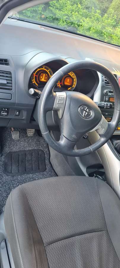 Toyota Auris, 2.2 l., Хэтчбек