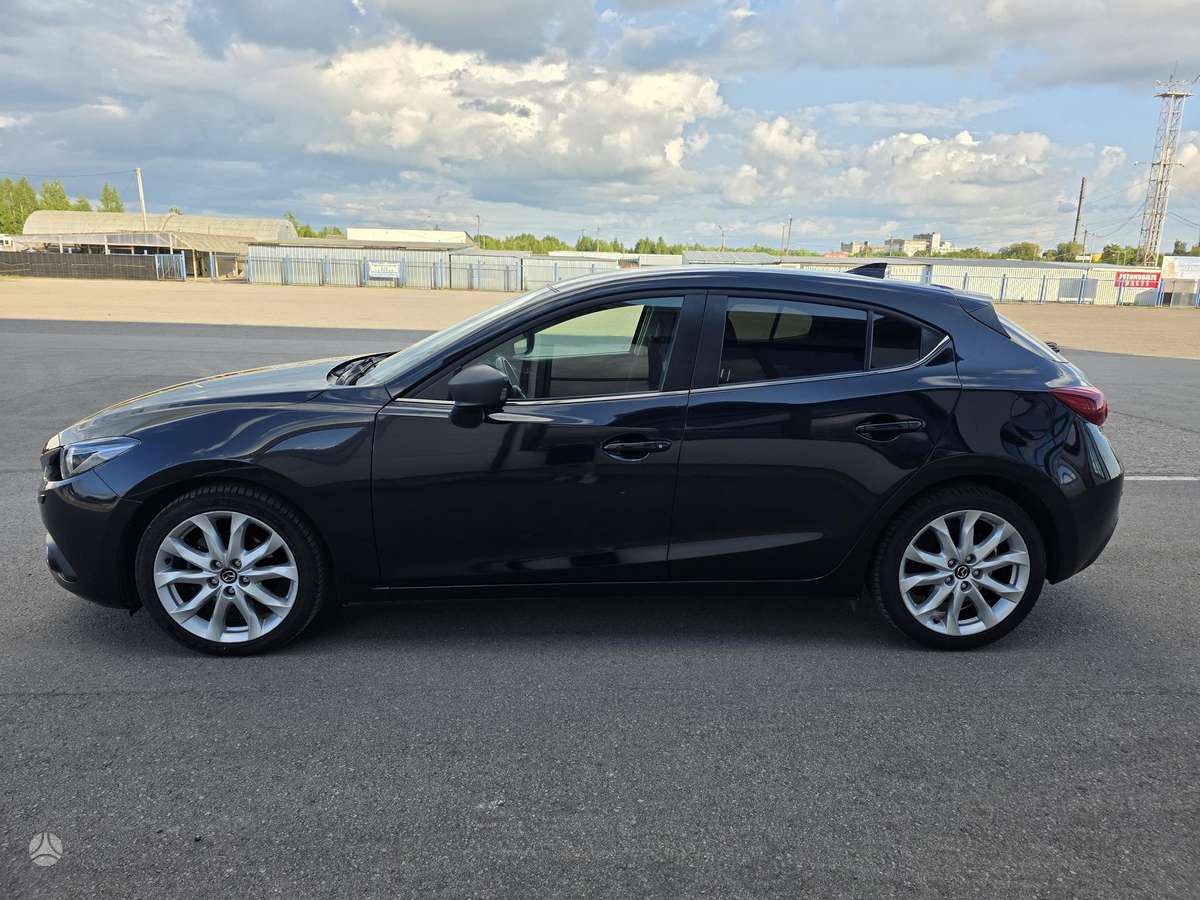Mazda 3, 1.5 l., hatchback