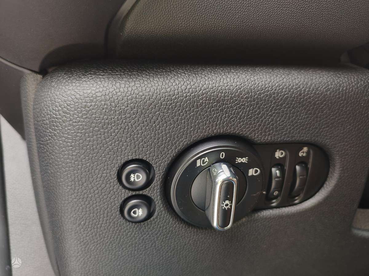 Mini Cooper SD, 1.5 l., hatchback