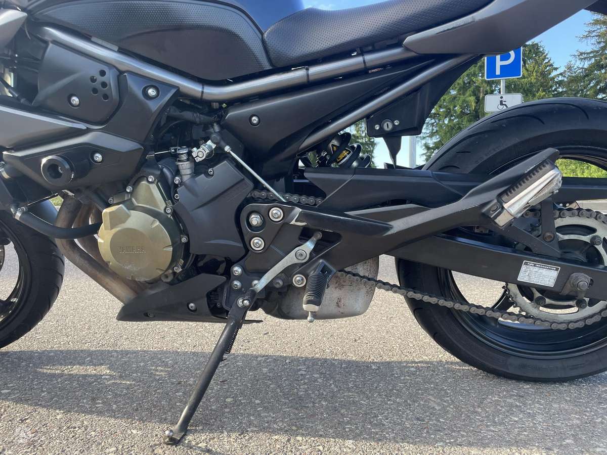 Yamaha XJ6, street / classic