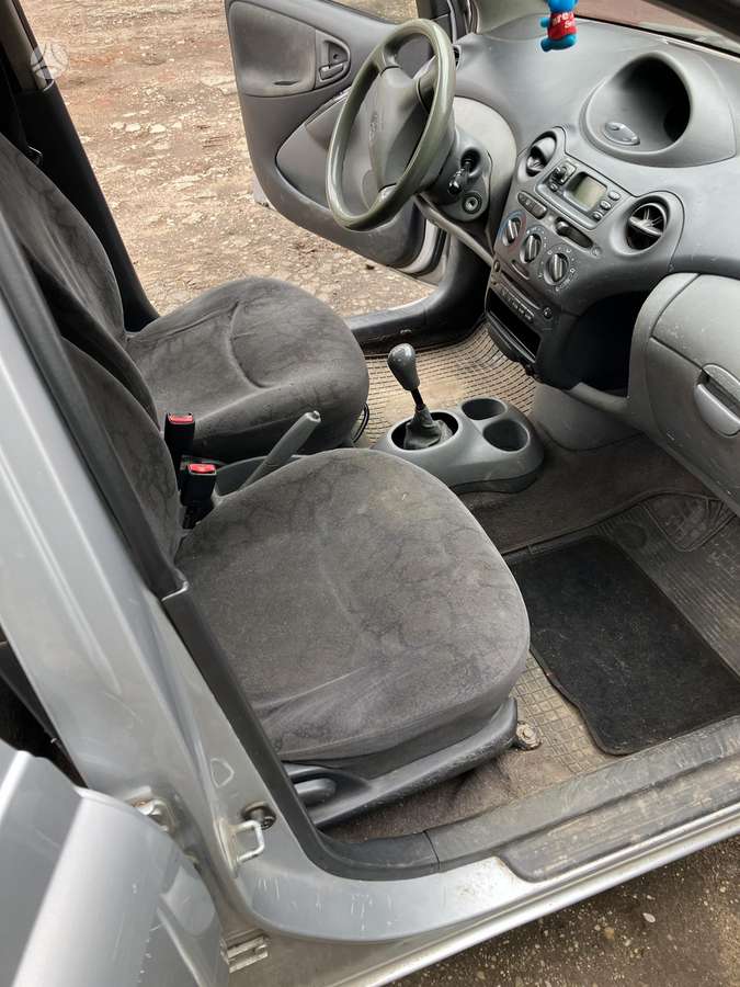 Toyota Yaris - 5