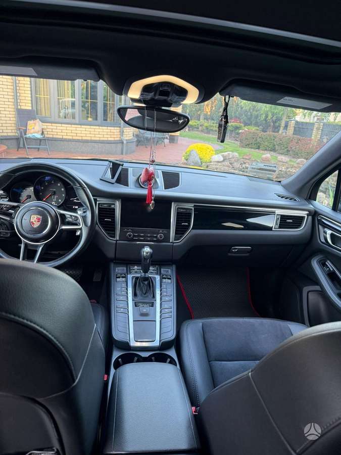 Porsche Macan, 2.0 l., off-road / crossover