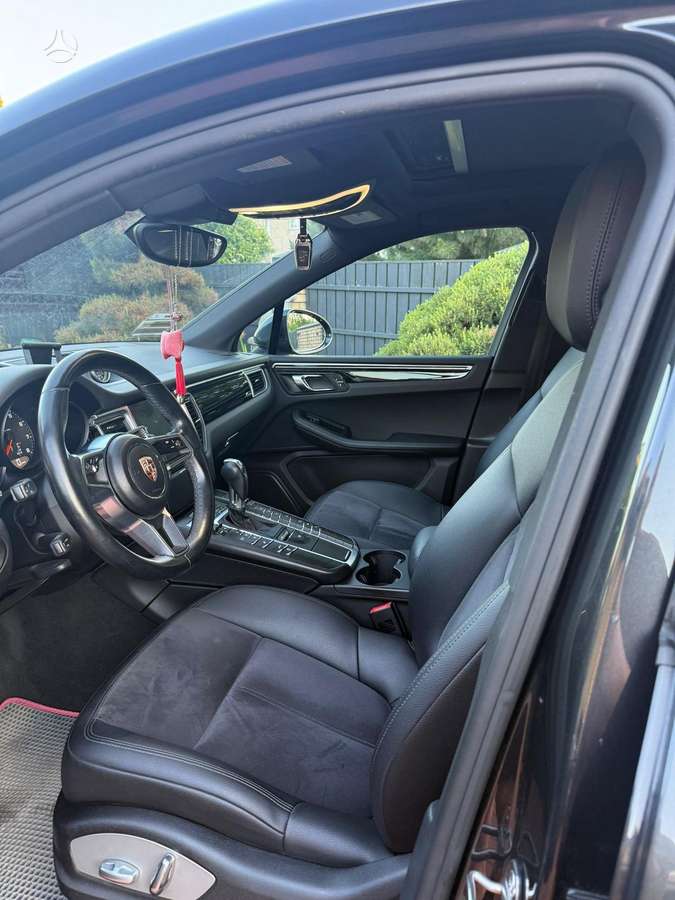 Porsche Macan, 2.0 l., off-road / crossover