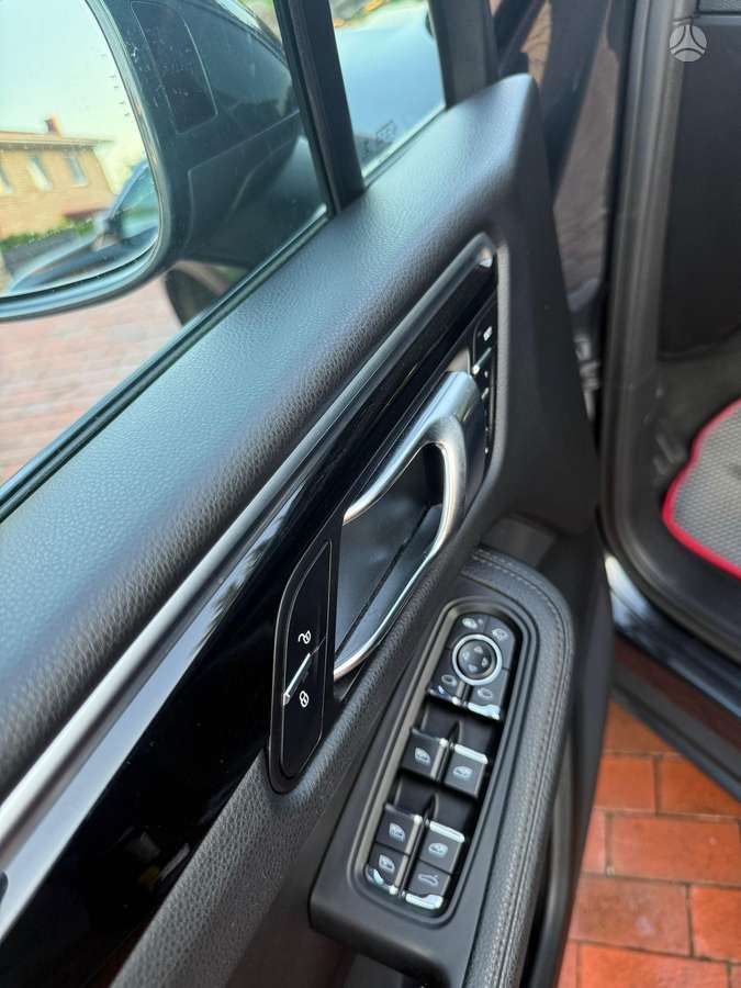 Porsche Macan, 2.0 l., off-road / crossover