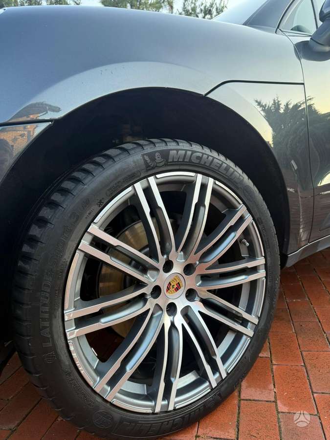 Porsche Macan, 2.0 l., off-road / crossover