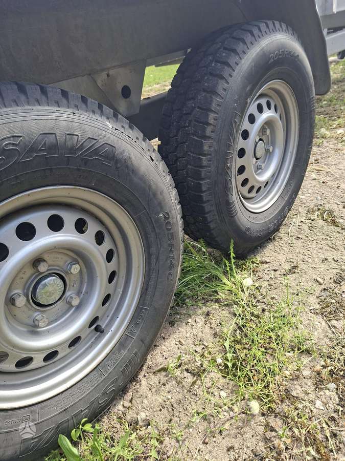 Tauras, automašīnas piekabes