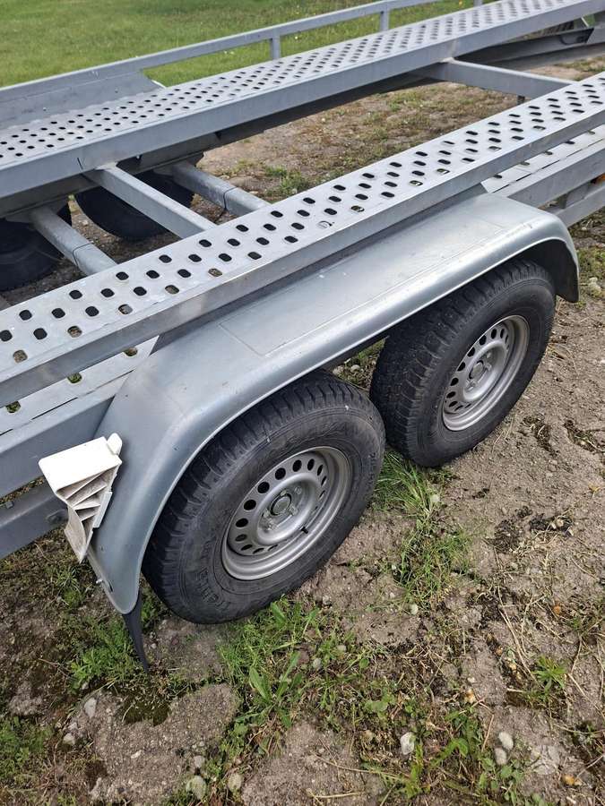 Tauras, passenger car trailers